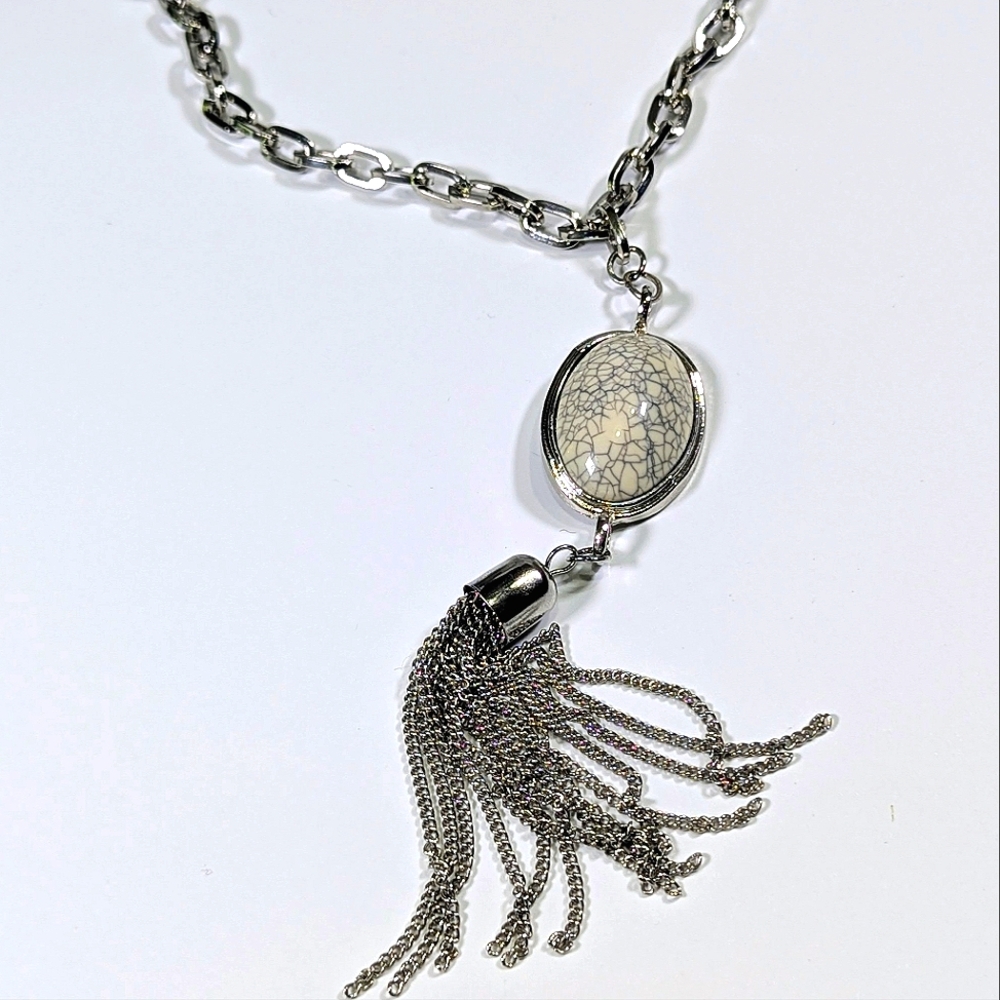 Silver Tassel Lariat Pendant Necklace, Faux Howlite Stone, Boho New - Picture 3 of 7